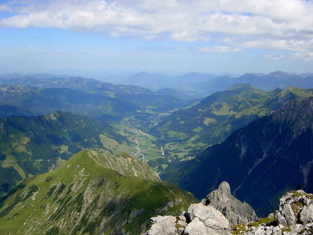 Blick vom Widderstein über das grüne Kleinwalsertal